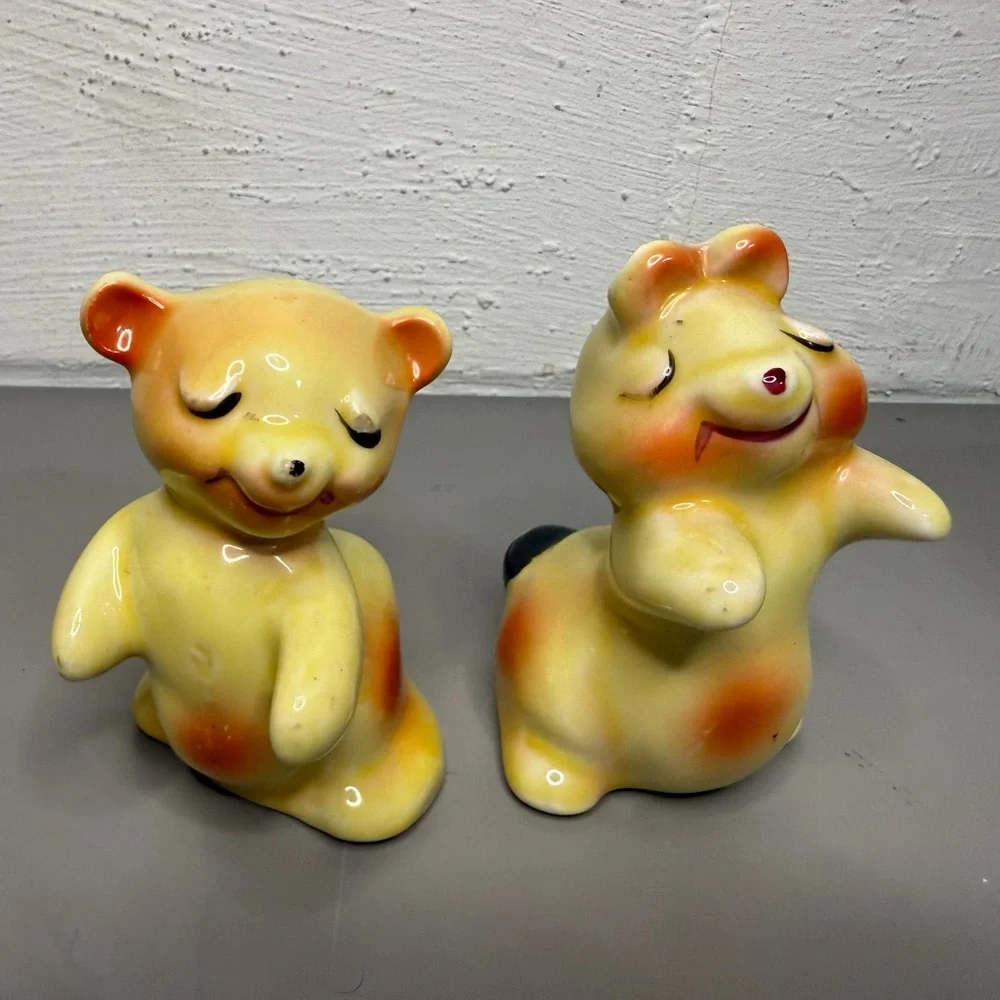 Vintage 1950’s Van Tellingen Hugging Yellow Bears Salt & Pepper Set - Picture 3 of 8